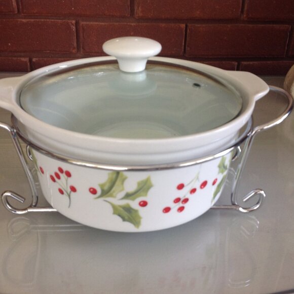 Ceramic Casserole Dish with a Glass Lid and a Metal Stand - Picture 2 of 5